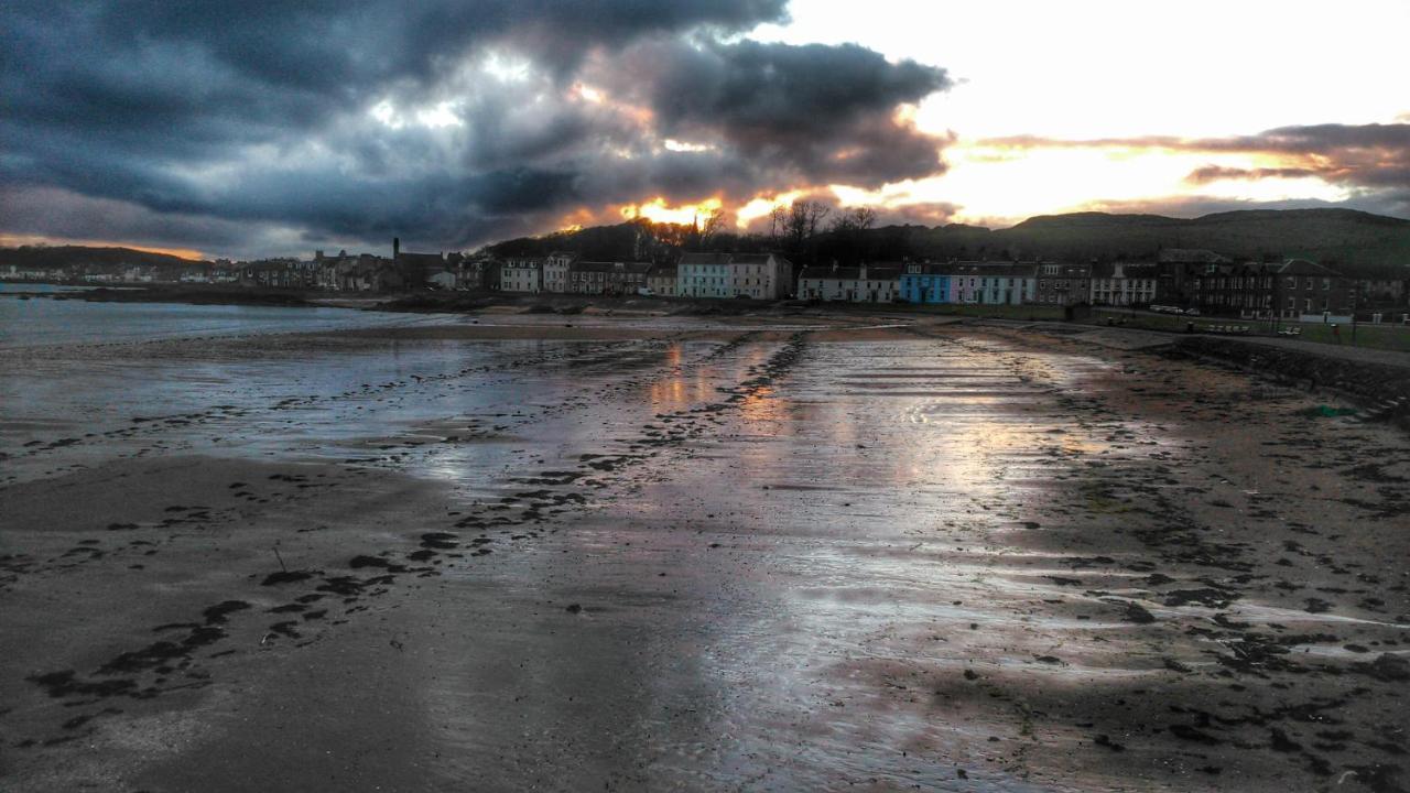 Appartamento Beside The Bay Millport Esterno foto